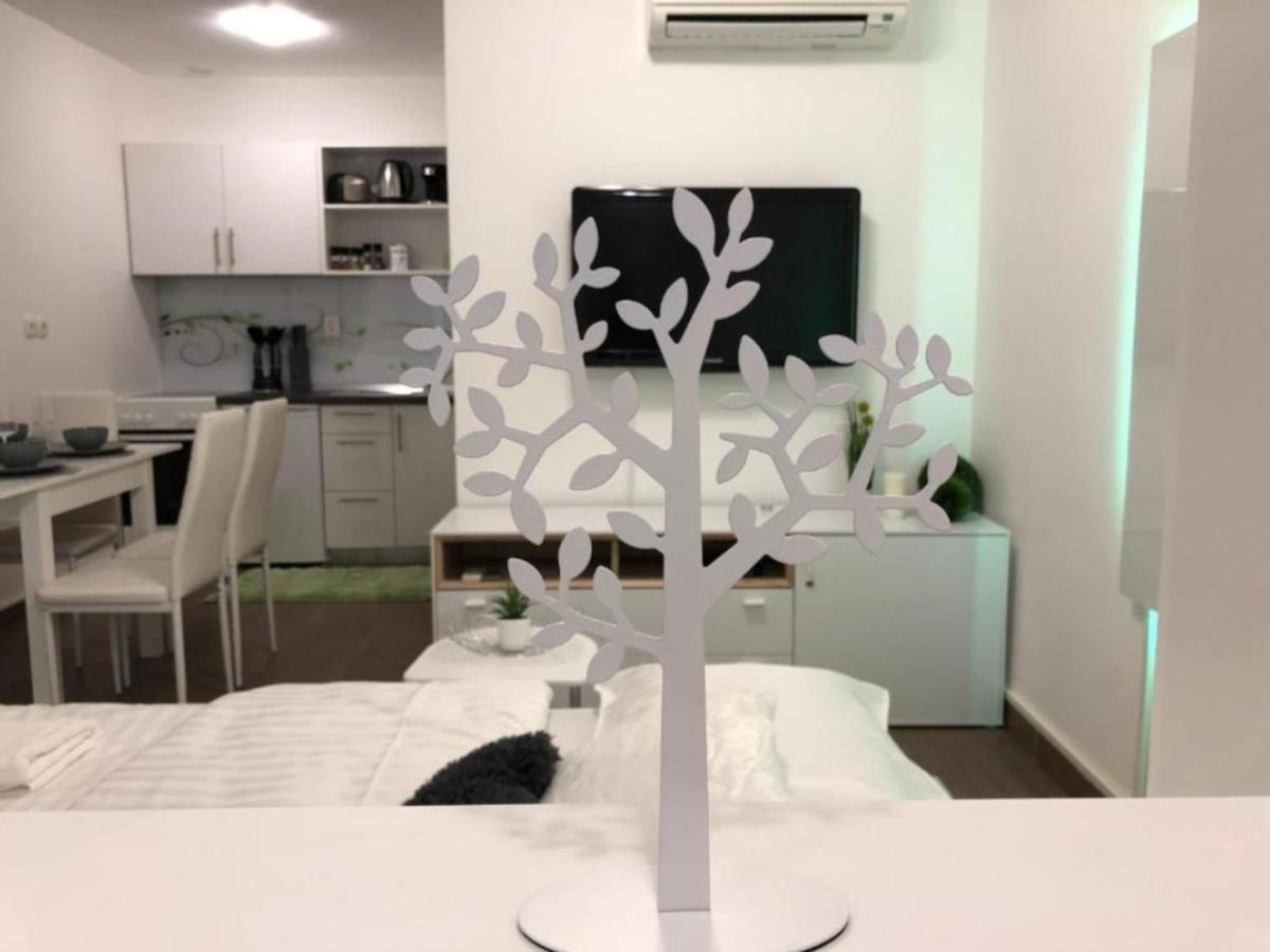 Modern Center Studio Under The Castle - Free Parking Apartment Ljubljana Exterior photo